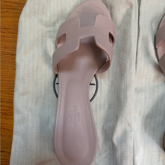 Hermes Oasis Sandal in Rose Porcalaine. Size 37.5 - Picture 2 of 15